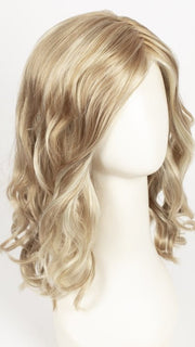 GL14-22SS SS SANDY BLONDE | Dark golden blonde base blends into multi-dimensional tones of medium gold blonde and light beige blonde