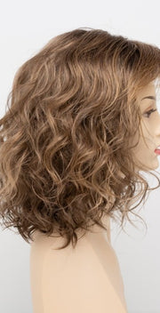 TOASTED SESAME | Medium Brown roots with overall Warm Cinnamon base and Golden Blonde highlights