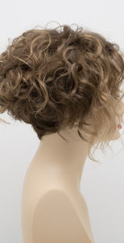 TOASTED SESAME | Medium Brown roots with overall Warm Cinnamon base and Golden Blonde highlights