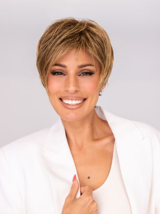 Model is wearing SHARI by ENVY in color 24/18 FROSTED | Light Brown with Wheat Blonde blended highlights