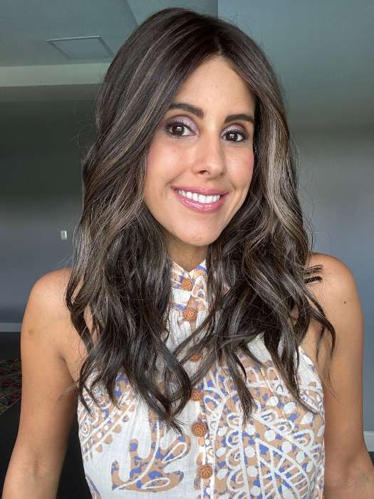 Lorena @faux.hurr.lifee wearing SELFIE MODE by RAQUEL WELCH WIGS in color RL4/10SS ICED JAVA | Off Black Shaded with Dark Brown