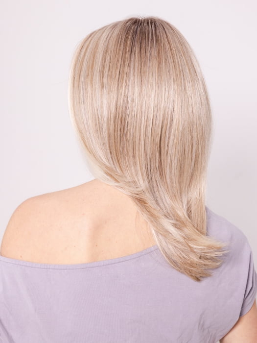 Ava wearing DREW by JON RENAU in 101/88/27S8 CATALINA BLONDE | Pale blonde with Pure White Natural Violet halo highlights, shaded medium brown