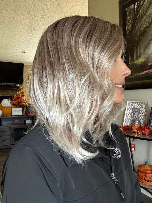 Nichole Corbett @nicholealee wearing TOUCH by Ellen Wille in color CANDY-BLONDE-ROOTED 101.27.60 | Pearl platinum blonde mixed with light reddish brown and pure white