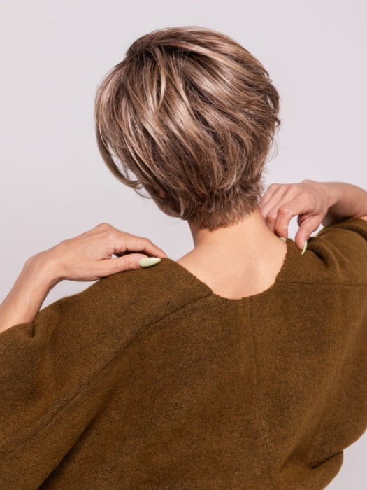 Roxie is wearing POSH PREMIERE by RAQUEL WELCH in RL12/22SS SHADED CAPPUCCINO | Light Golden Brown Evenly Blended with Cool Platinum Blonde Highlights with Dark Roots