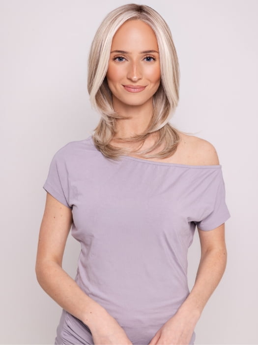 Ava wearing DREW by JON RENAU in 101/88/27S8 CATALINA BLONDE | Pale blonde with Pure White Natural Violet halo highlights, shaded medium brown