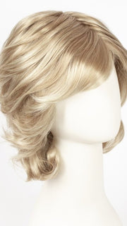 GL14-22SS SANDY BLONDE | Dark Golden Blonde base blends into multi-dimensional tones of Medium Gold Blonde and Light Beige Blonde