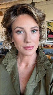 Jenny B. @thewiggygirl wearing TURN by ELLEN WILLE in color BERNSTEIN ROOTED | Light Brown base with subtle Light Honey Blonde and Light Butterscotch Blonde highlights and Dark Roots