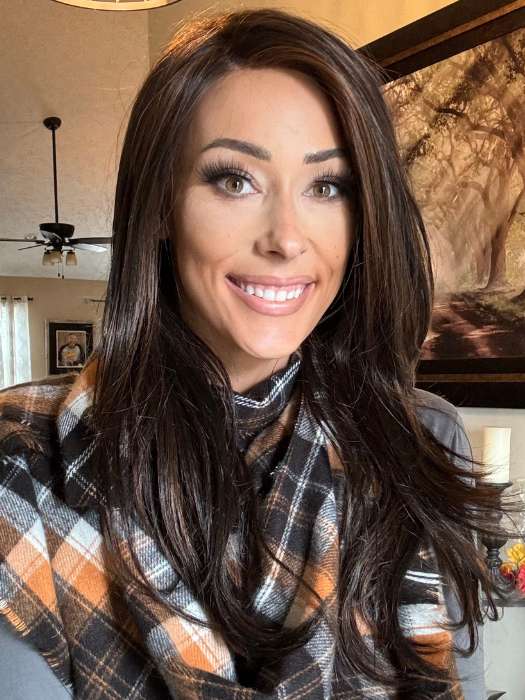 Nichole @nichole.alee wearing ZARA by JON RENAU in color FS4/33/30A MIDNIGHT COCOA | Dark Brown, Medium Red, Medium Natural Red Blonde/Brown Blend with Medium Natural Red Blonde/Brown Blend Bold Highlights
