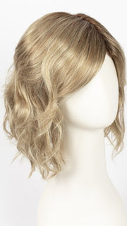 CREAMY-TOFFEE-R | Rooted Dark Blonde Evenly Blended with Light Platinum Blonde and Light Honey Blonde
