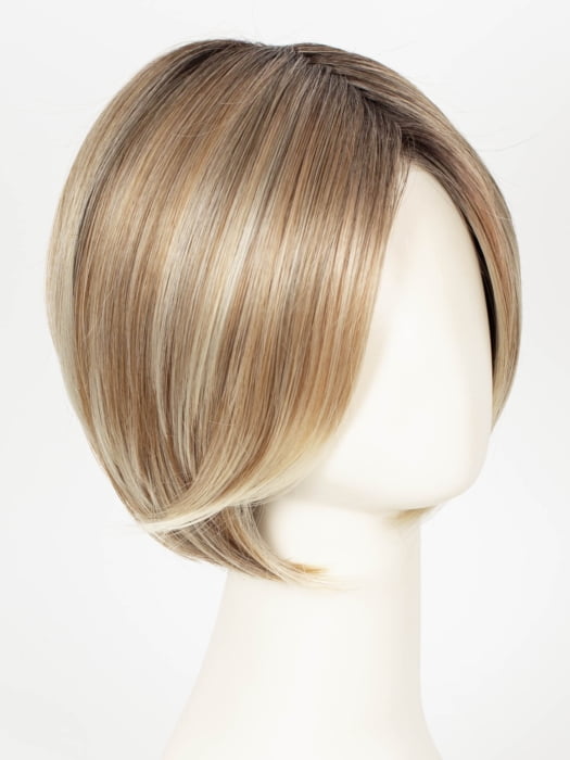 10/27/88/R6 ALMOND CREAM | Dark roots transition into a beautiful blend of light brown, pale auburn, and platinum tones.