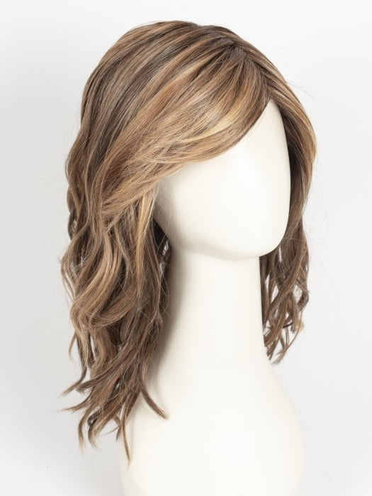 17/23/R8 | Beige Blonde and Auburn Blended with Medium Brown Roots