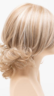 LIGHT BLONDE | 2 toned blend of Creamy Blonde with Champagne highlights