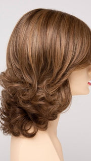 TOASTED SESAME |  Medium Brown roots with overall Warm Cinnamon base and Golden Blonde highlights
