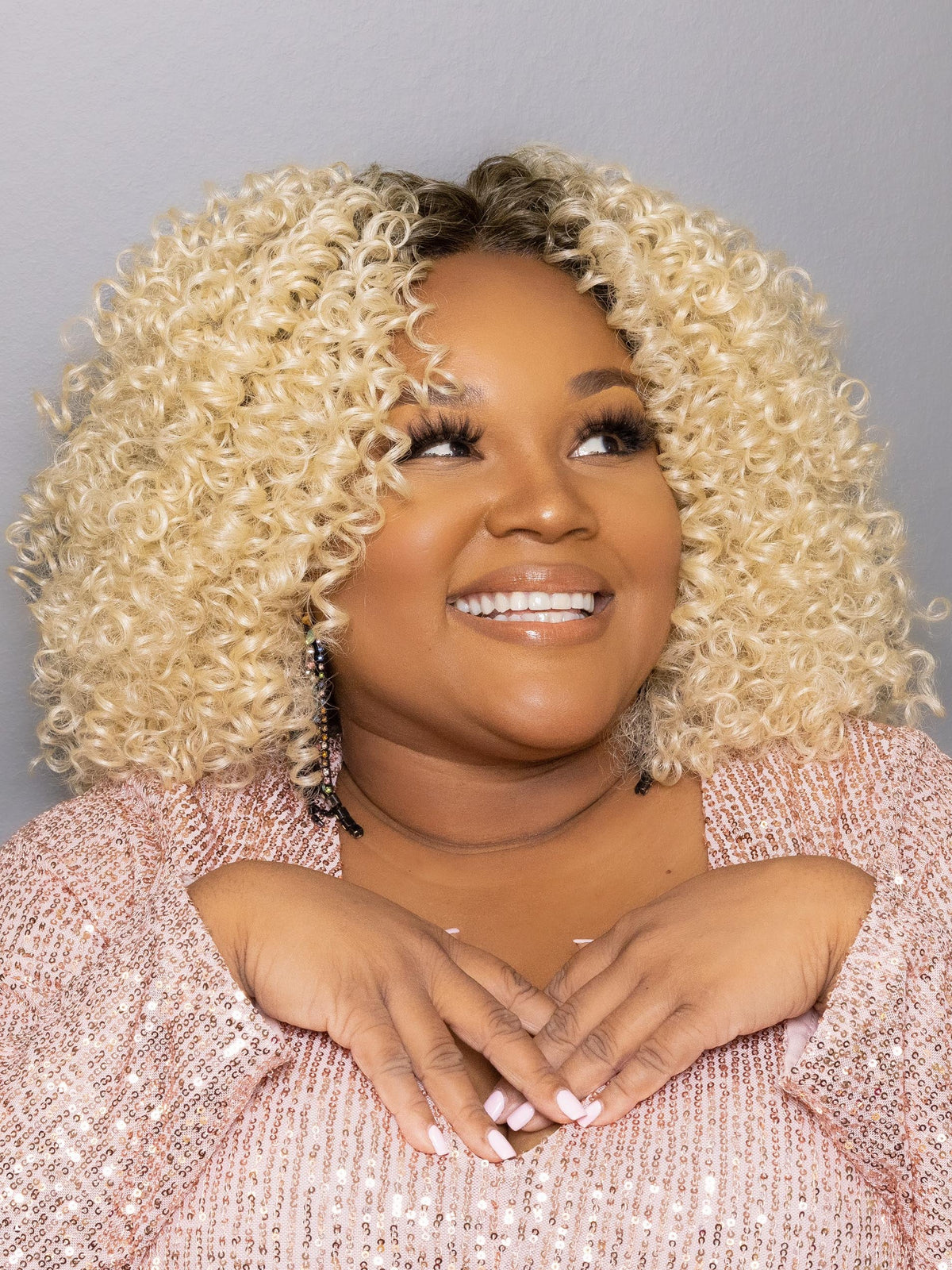 MAKAYLA by Kim Kimble in MC613SS VANILLA BEAN | Light Blonde with a Darker Root