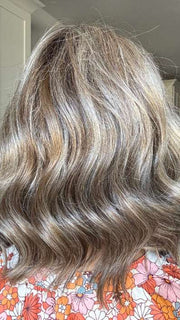 Lisa Mullins @beautifulyouwigreviews wearing Bella Vida by Raquel Welch in shade RL12/22SS SHADED CAPPUCCINO | Light Golden Brown Evenly Blended with Cool Platinum Blonde Highlights with Dark Roots