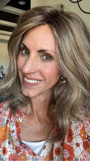 Lisa Mullins @beautifulyouwigreviews wearing Bella Vida by Raquel Welch in shade RL12/22SS SHADED CAPPUCCINO | Light Golden Brown Evenly Blended with Cool Platinum Blonde Highlights with Dark Roots