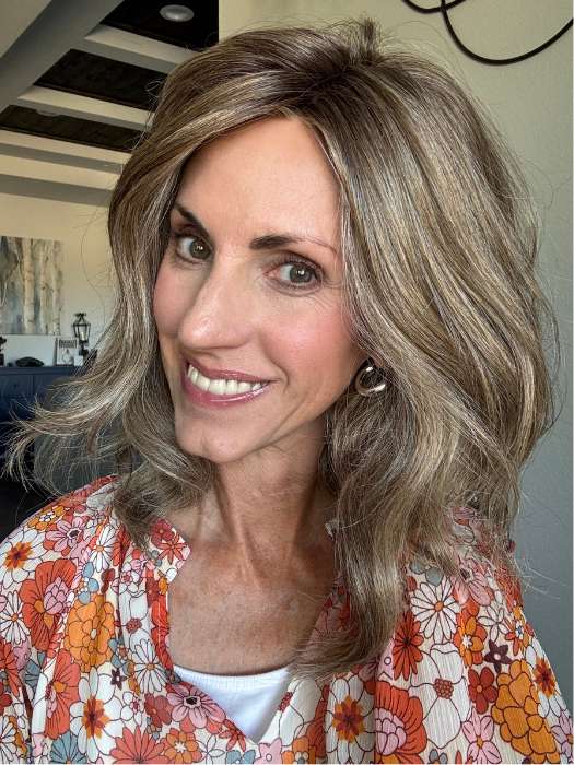 Lisa Mullins @beautifulyouwigreviews wearing Bella Vida by Raquel Welch in shade RL12/22SS SHADED CAPPUCCINO | Light Golden Brown Evenly Blended with Cool Platinum Blonde Highlights with Dark Roots
