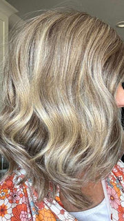 Lisa Mullins @beautifulyouwigreviews wearing Bella Vida by Raquel Welch in shade RL12/22SS SHADED CAPPUCCINO | Light Golden Brown Evenly Blended with Cool Platinum Blonde Highlights with Dark Roots
