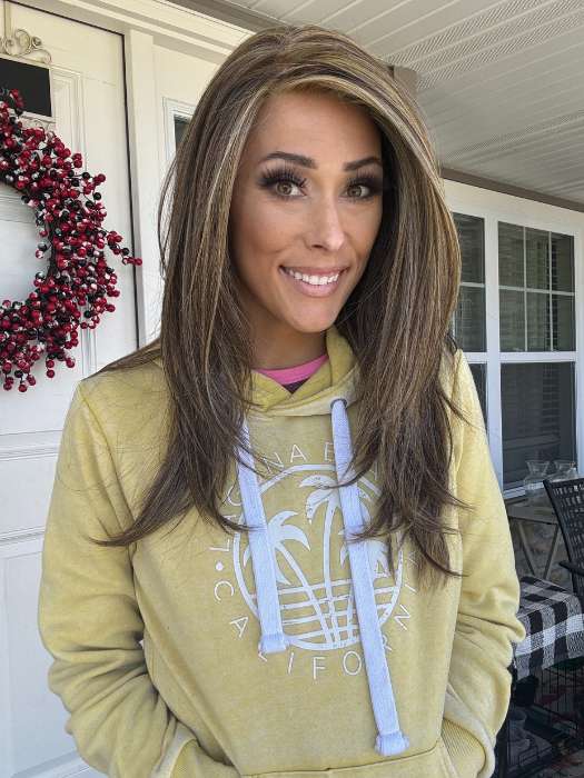 Nichole Corbett @nicholealee wearing Scene Stealer by Raquel Welch in color GOLDEN WALNUT | Medium Light Brown Evenly Blended with Medium Golden Blonde