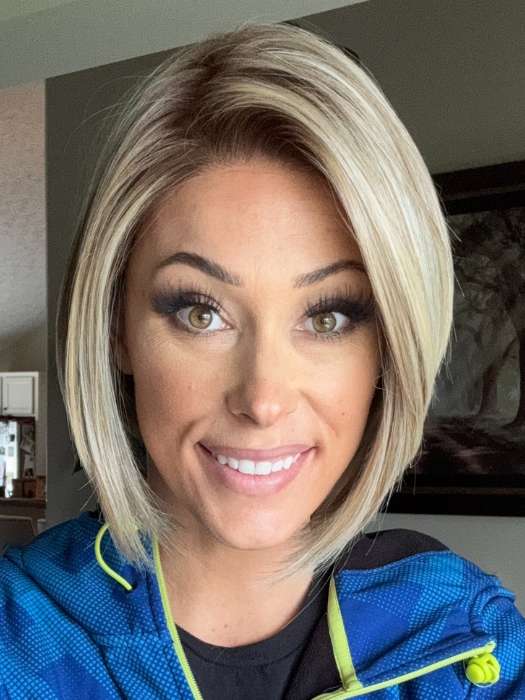 Nichole @nichole.alee wearing DAWN by JON RENAU in shade 12FS12 MALIBU BLONDE | LIght Gold Brown, Light Natural Gold Blonde, Pale Natural Gold-Blonde Blend, Shaded with Light Gold Brown