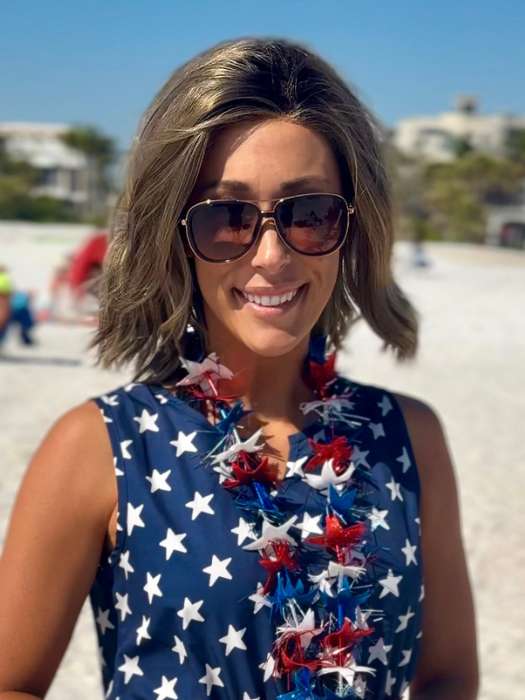 Nichole @nichole.alee wearing CHARLOTTE by ENVY BY ALAN EATON in shade HONEY BREEZE | A blend of Cool, Honey Blonde and Multi-Dimensional Medium Brown with Darker Brown Roots
