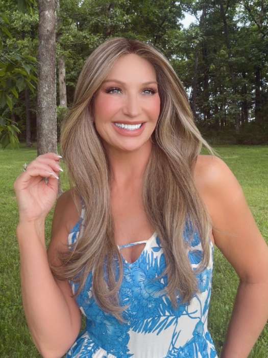 Kim Hammon @letstalkwithkim is wearing FEATURE LENGTH by RAQUEL WELCH in RL12/22SS SHADED CAPPUCCINO | Light Golden Brown Evenly Blended with Cool Platinum Blonde Highlights with Dark Roots