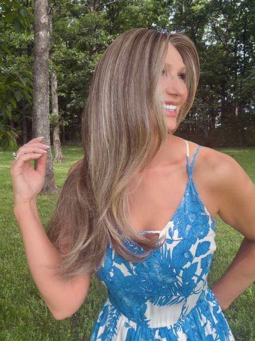 Kim Hammon @letstalkwithkim is wearing FEATURE LENGTH by RAQUEL WELCH in RL12/22SS SHADED CAPPUCCINO | Light Golden Brown Evenly Blended with Cool Platinum Blonde Highlights with Dark Roots