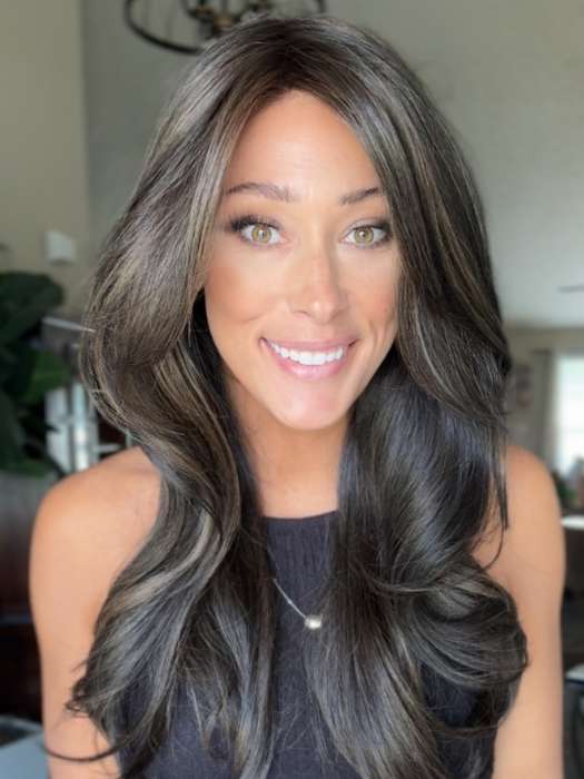 Nichole @nichole.alee is wearing FEATURE LENGTH by RACHEL WELSH in RL4/10SS ICED JAVA | Off Black shaded with Dark Brown