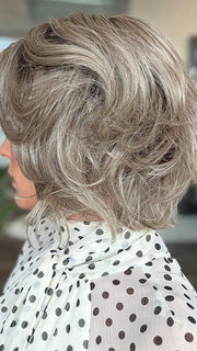 Model is wearing BRANN in color GREIGE-R | A perfect blend of silver-grey and beige tones with medium brown root