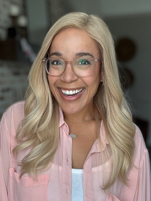 Brea @getwiggywithbrea wearing COLLECT by ELLEN WILLE in shade CHAMPAGNE TIPPED 20.25.26 | Light Strawberry Blonde, Lightest Golden Blonde, and Light Golden Blonde Blend with Lighter Tipped Ends | Style has been curled