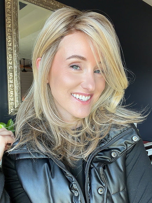 Carlyn @carlynwilson84 wearing DREW by JON RENAU in color 12FS12 MALIBU BLONDE | LIght Gold Brown, Light Natural Gold Blonde, Pale Natural Gold-Blonde Blend, Shaded with Light Gold Brown