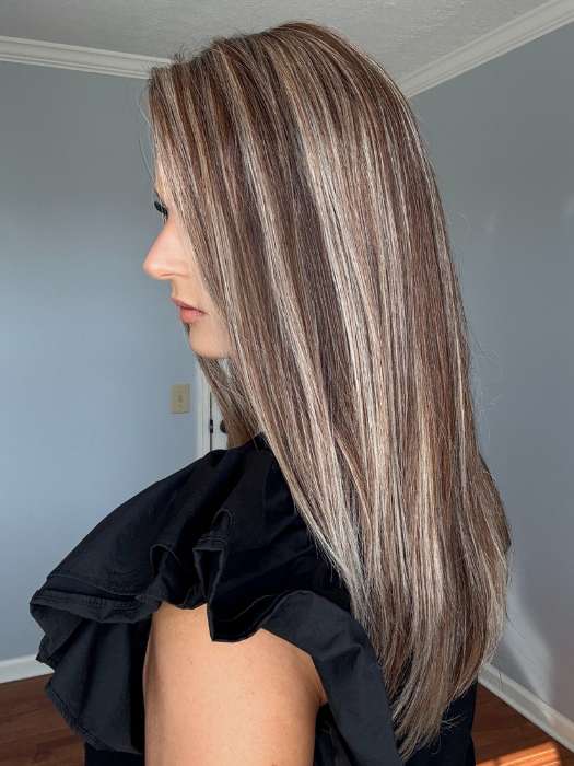 Sandy @i_be_wiggin wearing Dynamic by TressAllure in color SS17/23/R8 | Pale Auburn Beige Blonde Blend Rooted Medium Brown