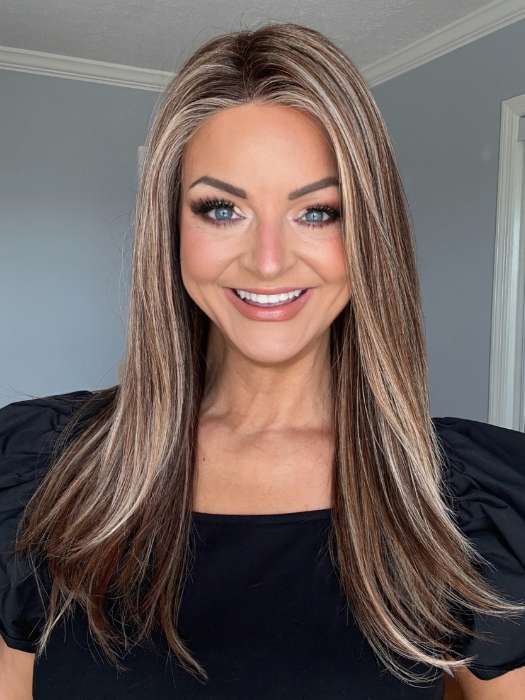 Sandy @i_be_wiggin wearing Dynamic by TressAllure in color SS17/23/R8 | Pale Auburn Beige Blonde Blend Rooted Medium Brown