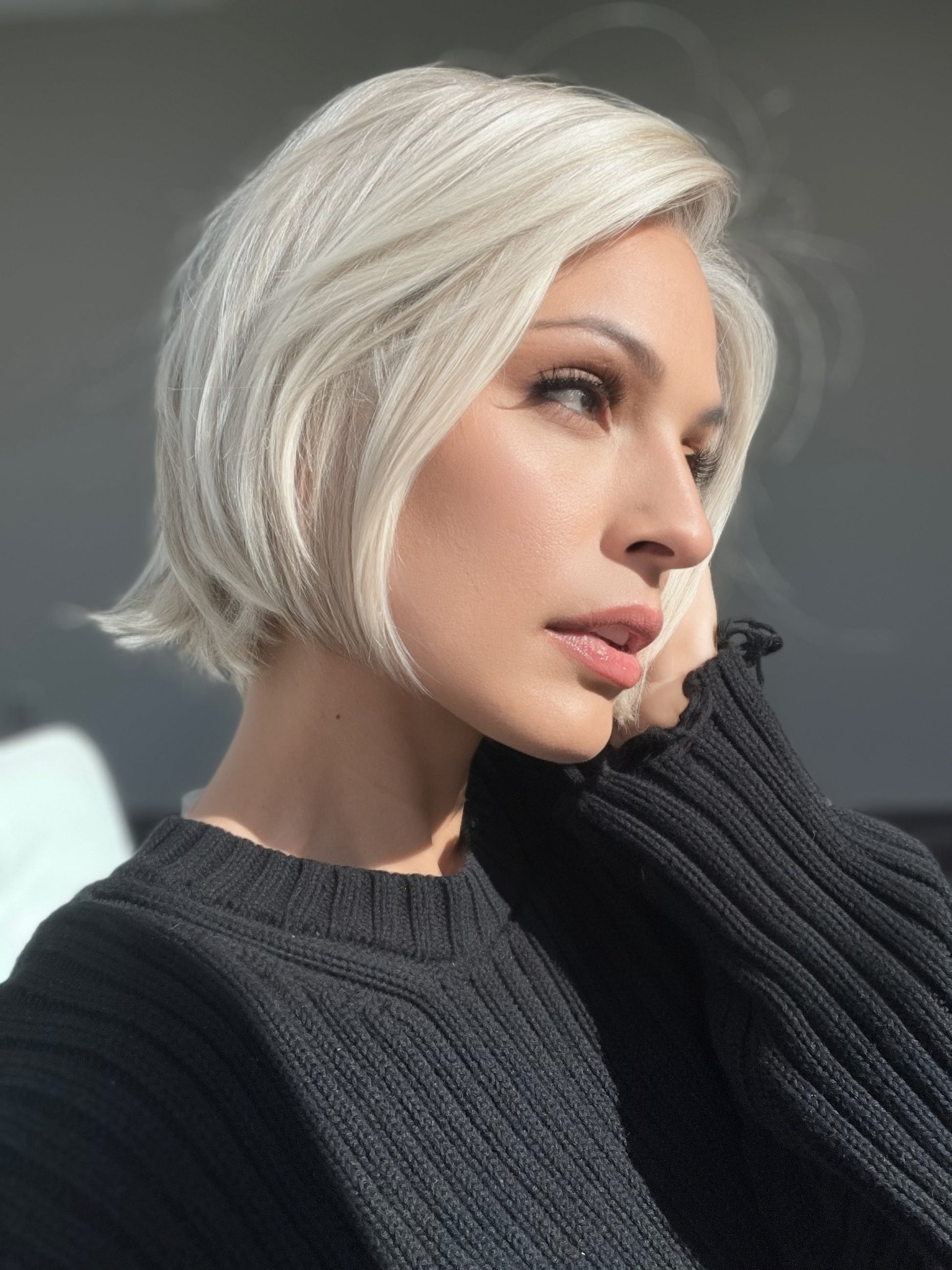 SS19/23 SHADED BISCUIT | Cool Platinum blonde with subtle highlights and medium brown roots