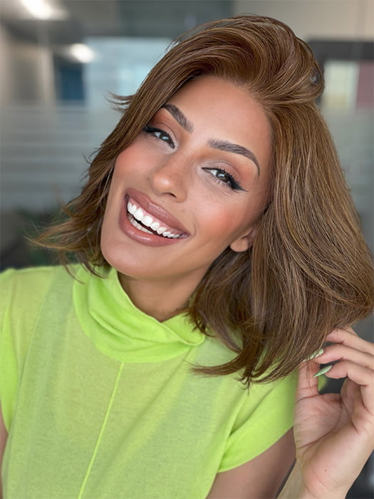 Model is wearing FARREN by AMORE in color BROWN-TOPAZ | Medium brown and light honey brown are carefully blended to create this warm-toned brunette shade. 