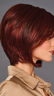 Multi-textured ends are accompanied by a side-swept bang