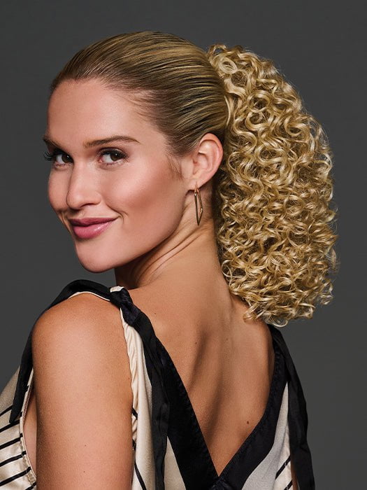 12" COILY CINCHED PONY by Hairdo in R14/88H GOLDEN WHEAT | Dark Blonde Evenly Blended with Pale Blonde Highlights