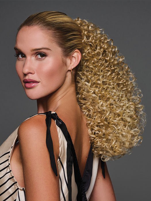 16" COILY CINCHED PONY by Hairdo in R14/88H GOLDEN WHEAT | Dark Blonde Evenly Blended with Pale Blonde Highlights