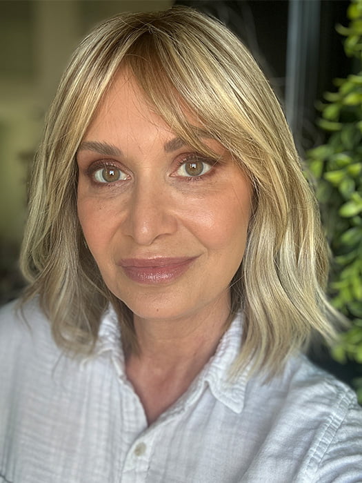 Emily H. @she_sheds_more wearing HOLLIE PETITE by JON RENAU in color 12FS12 MALIBU BLONDE | Light Gold Brown, Light Natural Gold Blonde, Pale Natural Gold-Blonde Blend, Shaded with Light Gold Brown