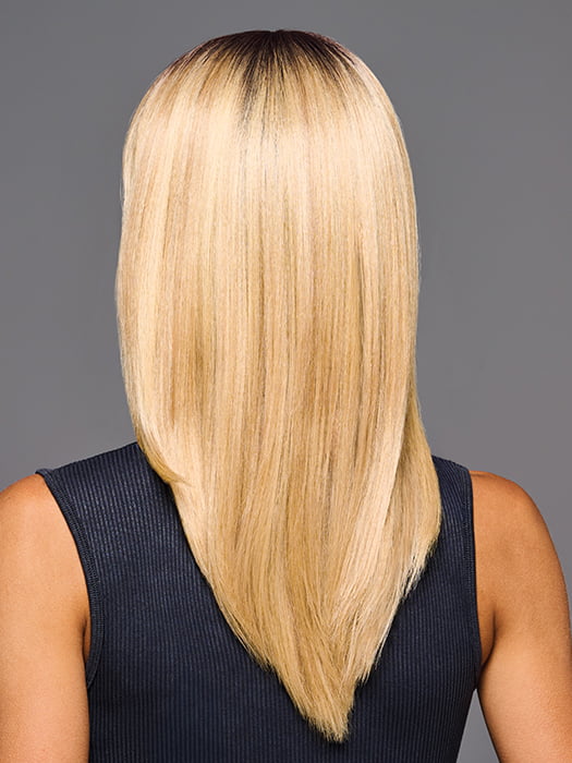 Model is wearing SHANTE by KIM KIMBLE in color MC25/88SS HONEY | Beige Blonde with a Darker Root