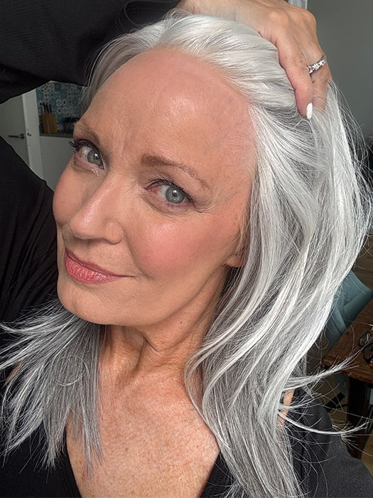 Mel B. @mels.be.ageless wearing PICTURE PERFECT by TRESSALLURE in color 38/51/60 | Light Grey