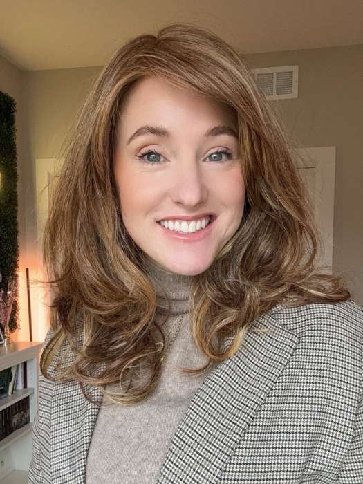 Carly @carlynwilson84 wearing CURVE APPEAL by RAQUEL WELCH WIGS in color RL29/25 GOLDEN RUSSET | Ginger Blonde Evenly Blended with Medium Golden Blonde
