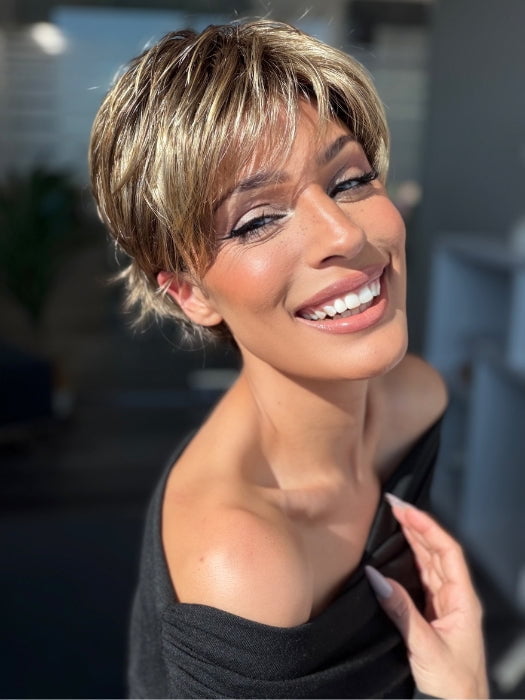 Roxie wearing SPARKLE by RAQUEL WELCH in SS9/24 ICED CAFÉ LATTE | Dark Brown shaded with Golden Brown