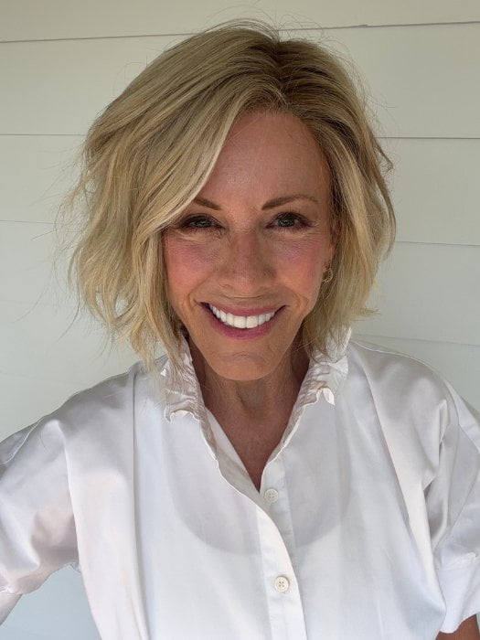 Shannon wearing ESPRIT SOFT by ELLEN WILLE in CHAMPAGNE-ROOTED 22.25.26 | Light Beige Blonde, Medium Honey Blonde, and Platinum Blonde Blend with Dark Roots