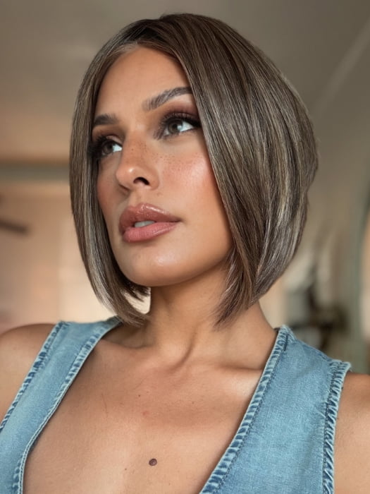 Roxie wearing DUA by ELLEN WILLE in CHOCOLATE FROSTED | Warm, luxurious, and full of depth —this shade is perfect for a multi -dimensional, polished finish.