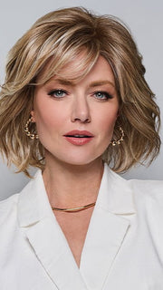 Aflattering chin-length bob with soft waves
