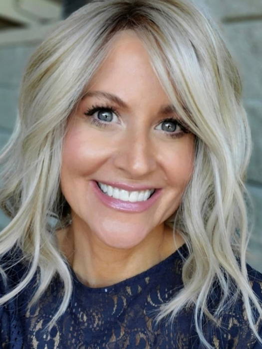 Natalie Gray @vanish.into.thin.hair wearing SIMMER ELITE by RAQUEL WELCH WIGS in color RL19/23SS SHADED BISCUIT | Light Ash Blonde Evenly Blended with Cool Platinum Blonde with Dark Roots