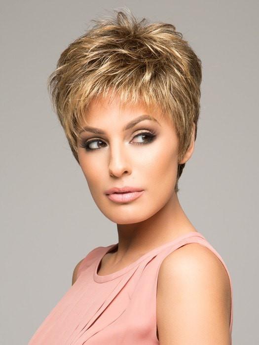 Raquel Welch WINNER ULTRA PETITE in R11S+ GLAZED MOCHA | Warm Medium Brown with Golden Blonde Highlights on Top
