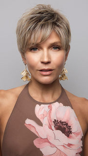 Model is wearing RIN in SEA SALT BLONDE R | A perfect mixture of cool, icy-blond and warm-dark blond. The rich brown root tone enhances the modern appearance