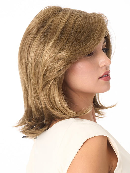 Model is wearing SAM by ENVY in color MOCHA FROST | Light Brown blended with Golden Blonde